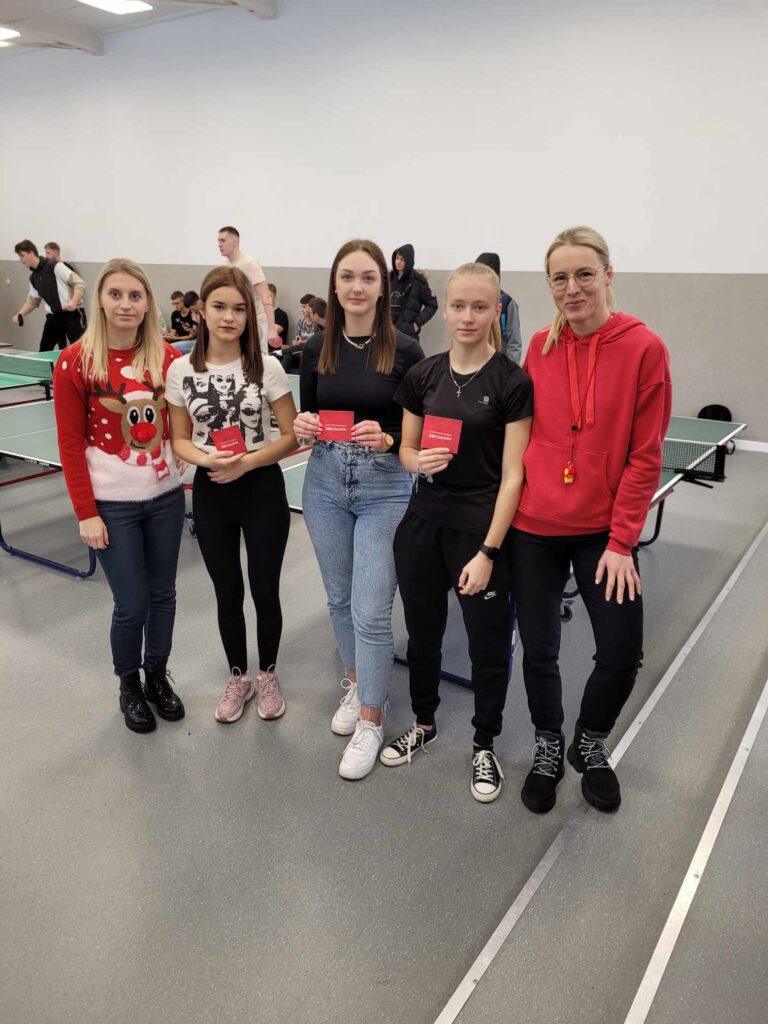 MIKOŁAJKOWY TURNIEJ TENISA STOŁOWEGO