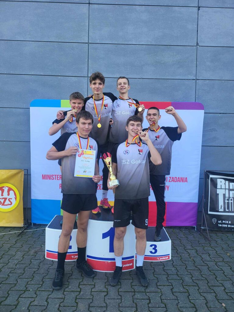 Mistrzowska Sztafeta ZSZ Gołdap w Biegach Przełajowych Mistrzowska Sztafeta ZSZ Gołdap w Biegach Przełajowych