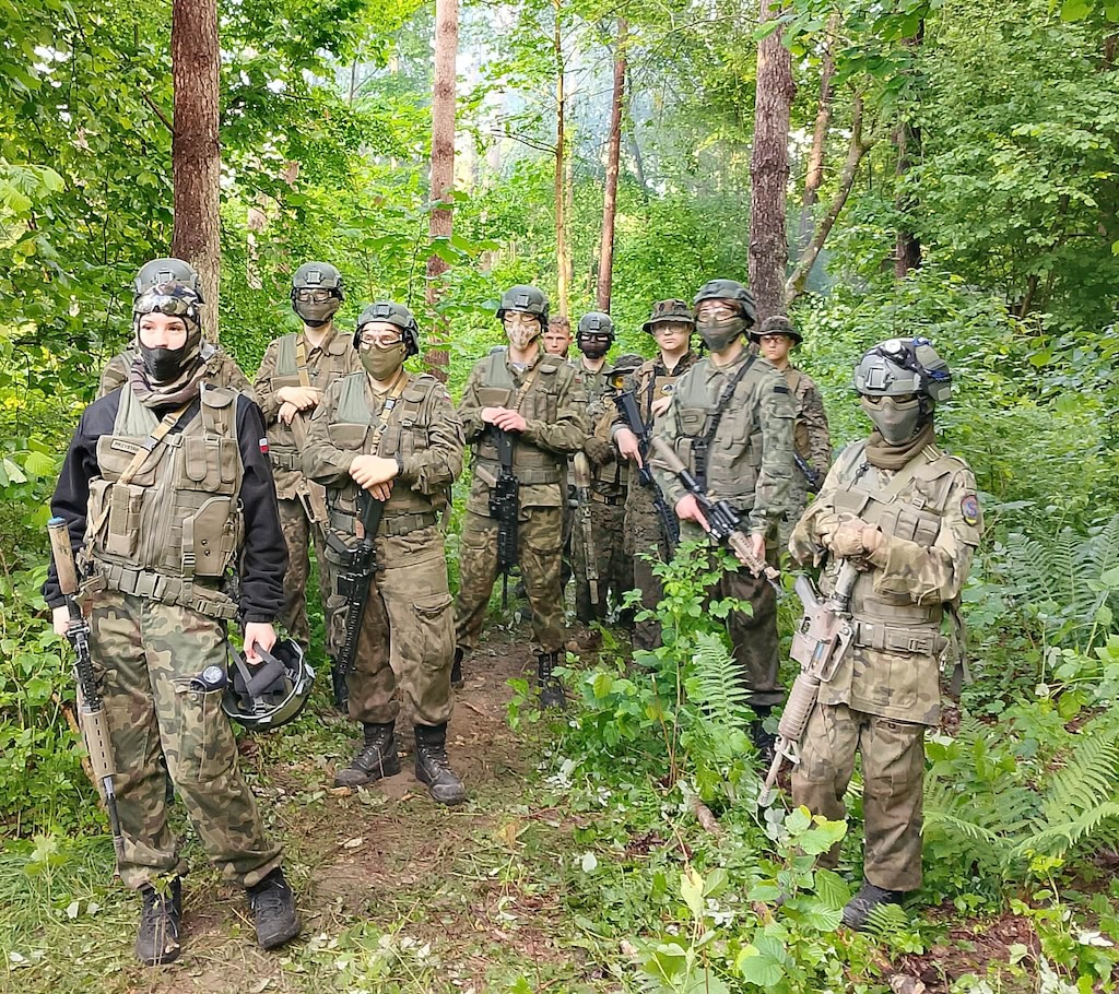 Uczniowie klas mundurowych ZSZ w Gołdapi na wojskowym „bytowaniu” Uczniowie klas mundurowych ZSZ w Gołdapi na wojskowym „bytowaniu”